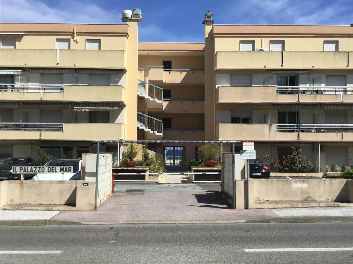 Studio 207-Les pieds dans l’eau à 30m de la plage Cavalaire-sur-Mer Esterno foto